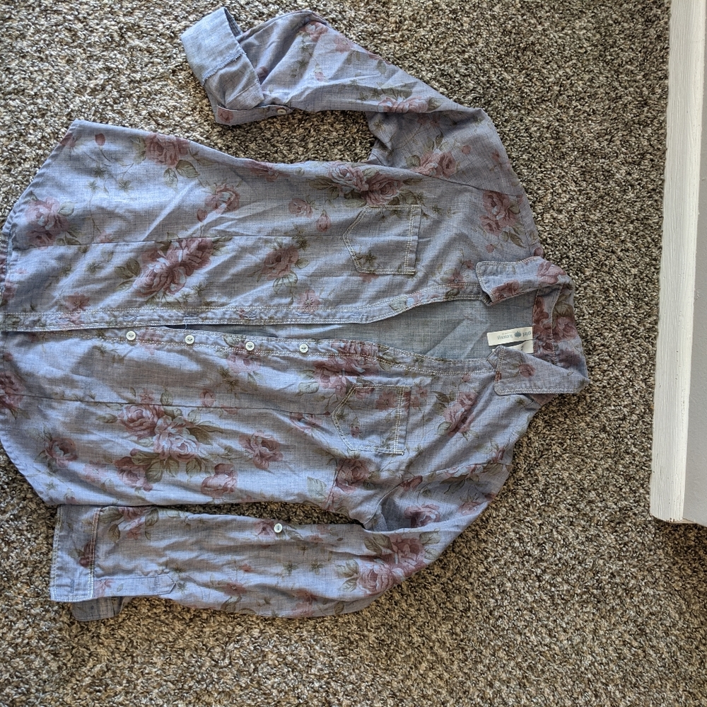 2 button downs - Picture 2 of 2